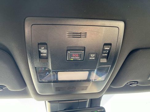 Used 2019 Lexus UX 200 image 33