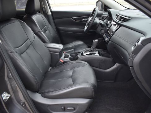 Used 2019 Nissan Rogue SL w/ Premium Package image 16