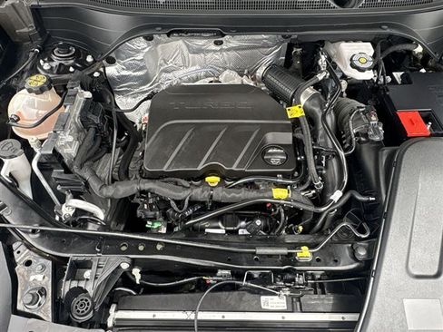 Used 2025 Chevrolet Trax RS w/ Driver Confidence Package FWD image 28