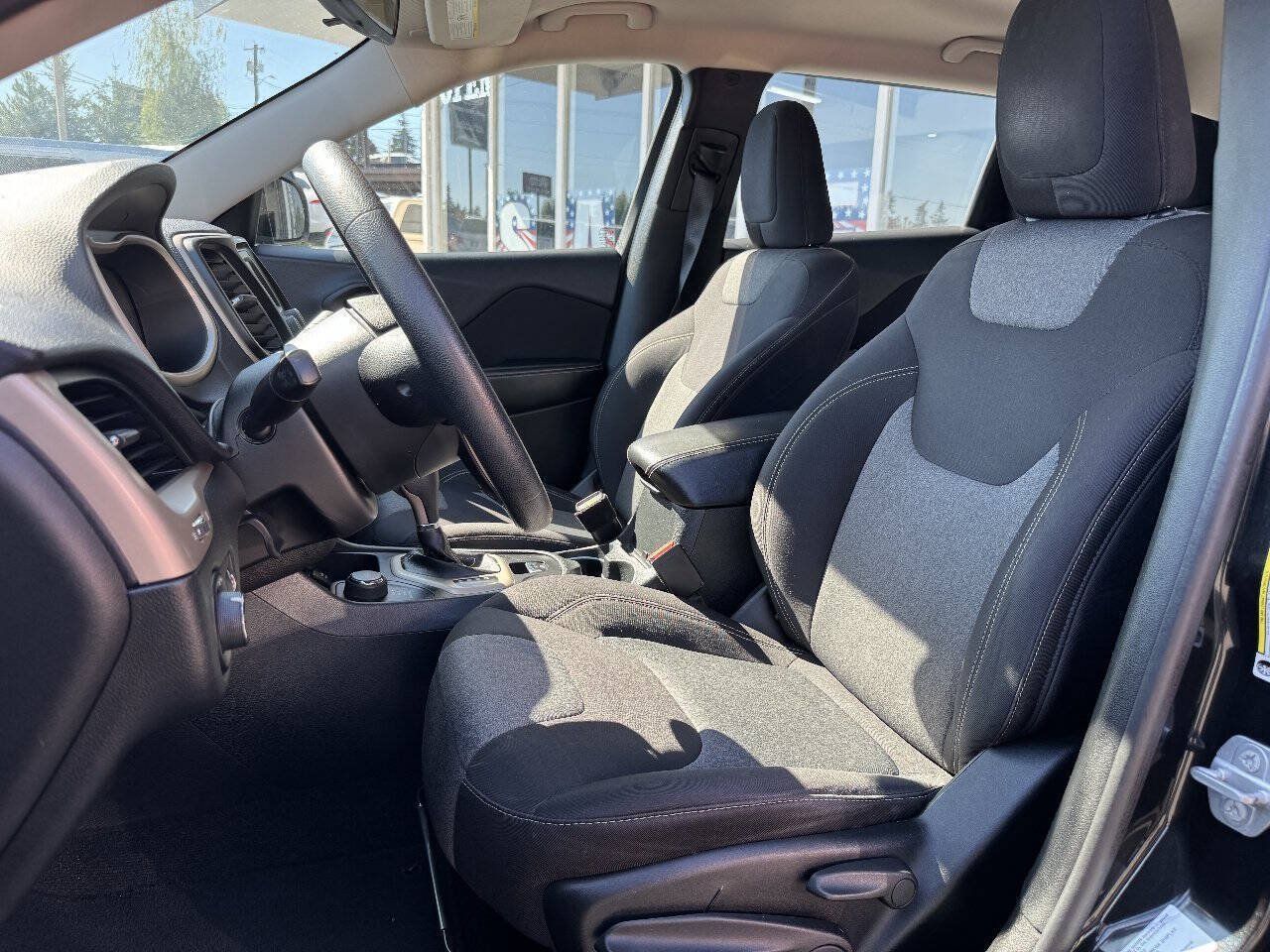 Used 2015 Jeep Cherokee Sport AWD/4WD image 29