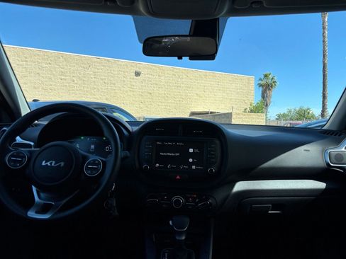 Used 2025 Kia Soul LX w/ LX Technology Package FWD image 31
