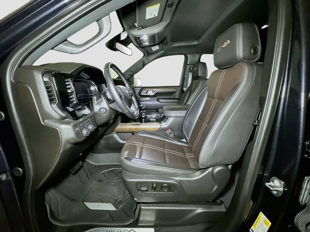 Used 2024 Chevrolet Silverado 1500 High Country AWD/4WD image 17