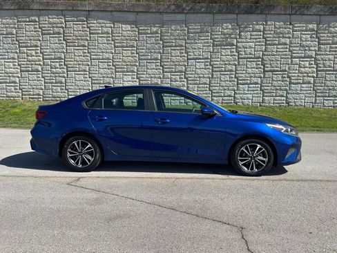 Used 2022 Kia Forte LXS image 2