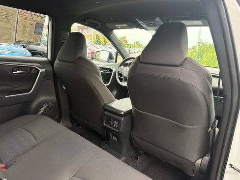 Used 2025 Toyota RAV4 SE AWD/4WD image 16