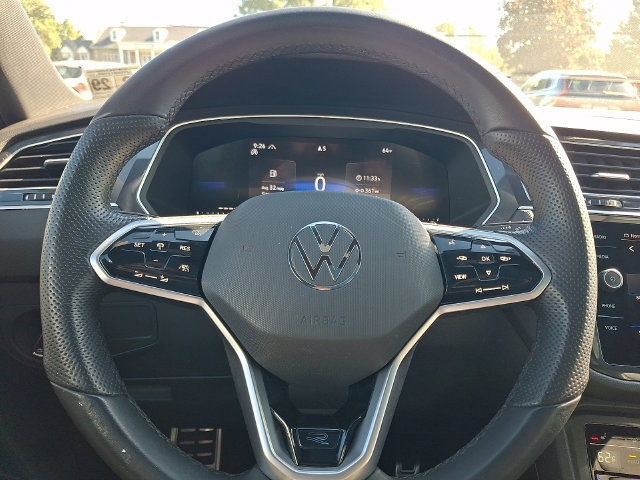 Used 2024 Volkswagen Tiguan SE R-Line AWD/4WD image 19