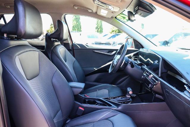 Certified 2025 Kia Niro EX FWD image 17