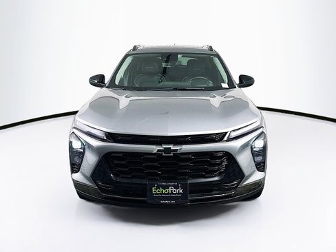 Used 2025 Chevrolet Trax ACTIV w/ Sunroof Package image 2
