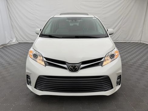 Used 2019 Toyota Sienna XLE FWD image 3