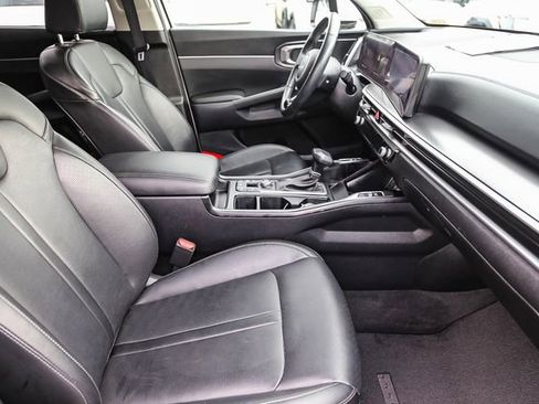 Certified 2024 Kia Sorento EX image 18