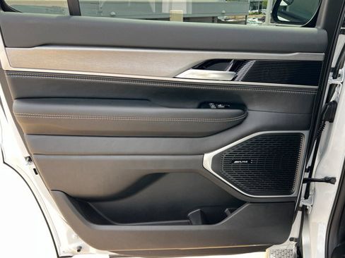 New 2026 Jeep Grand Wagoneer 4WD image 18