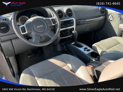 Used 2005 Jeep Liberty Limited AWD/4WD image 8