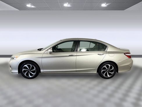 Used 2016 Honda Accord EX image 2