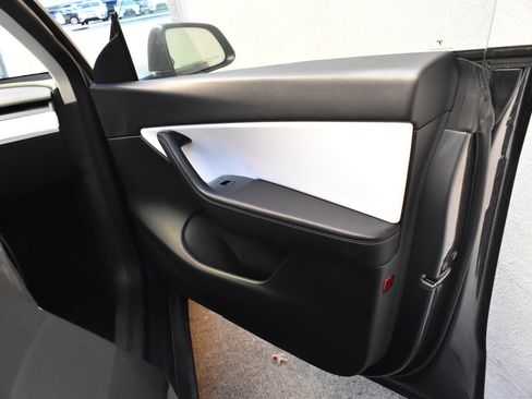 Used 2021 Tesla Model Y Long Range image 29