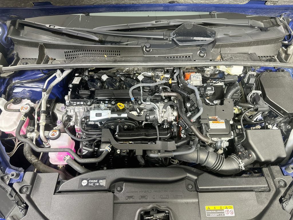 Used 2025 Toyota Prius LE FWD image 7