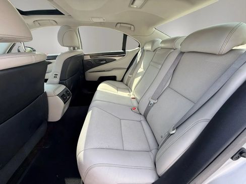 Used 2015 Lexus LS 460 w/ Comfort Package RWD image 13