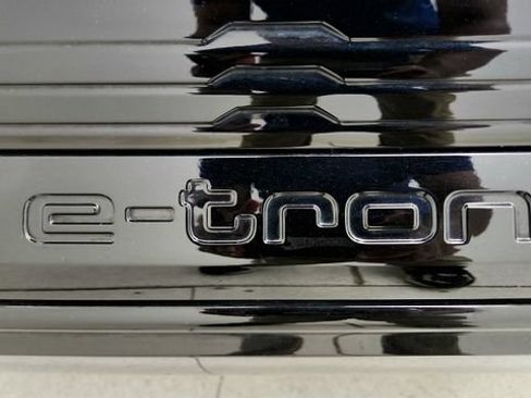 Used 2024 Audi Q8 e-tron Premium Plus AWD/4WD image 34