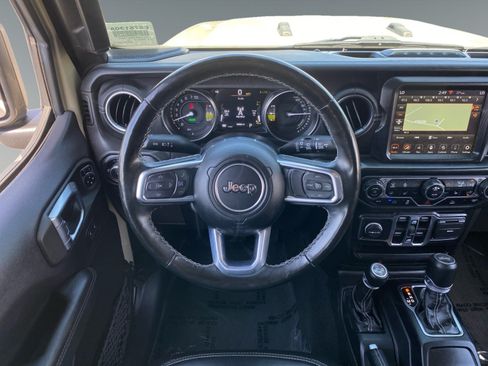 Used 2022 Jeep Wrangler Unlimited Sahara w/ Cold Weather Group AWD/4WD image 12