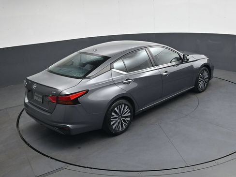 Used 2024 Nissan Altima 2.5 SV FWD image 26