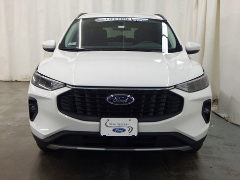 New 2025 Ford Escape SE image 9