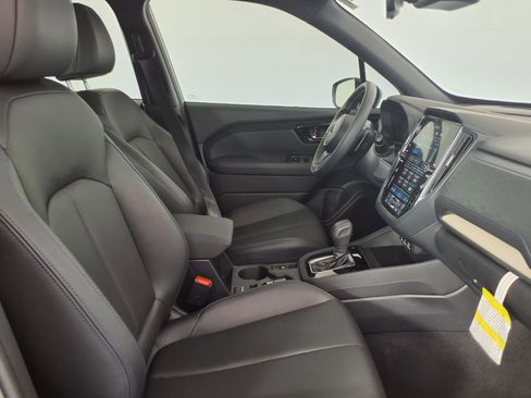 Used 2025 Subaru Forester Limited AWD/4WD image 9
