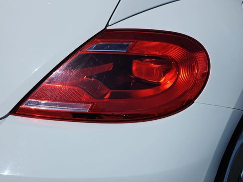 Used 2015 Volkswagen Beetle 1.8T FWD image 35