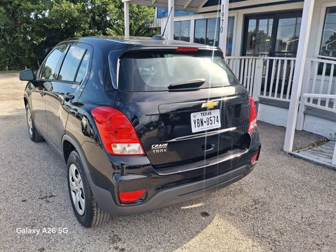 Used 2018 Chevrolet Trax LS FWD image 4