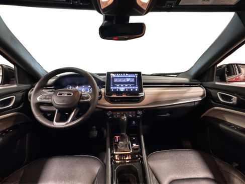 Used 2025 Jeep Compass Limited image 41