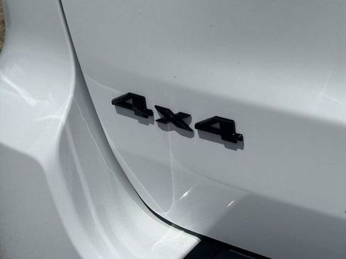 Used 2020 Jeep Grand Cherokee Altitude AWD/4WD image 11