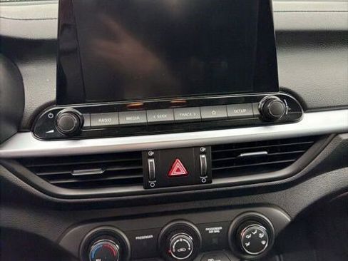 Used 2023 Kia Forte LXS FWD image 7