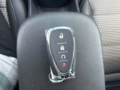Used 2025 Chevrolet Trax LT FWD image 27