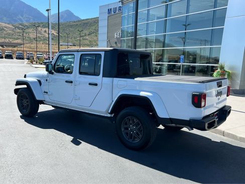 Used 2024 Jeep Gladiator Sport AWD/4WD image 11