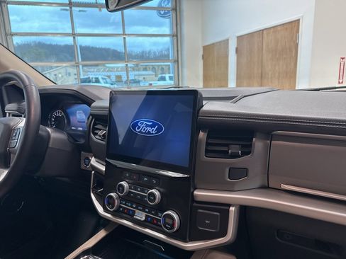 Used 2024 Ford Expedition XLT image 24