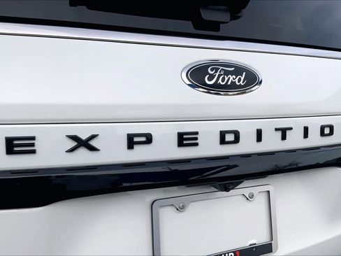 Used 2023 Ford Expedition Limited image 31