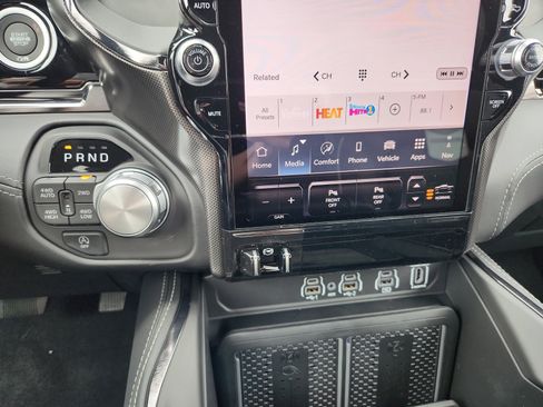 New 2025 RAM 1500 Limited image 12