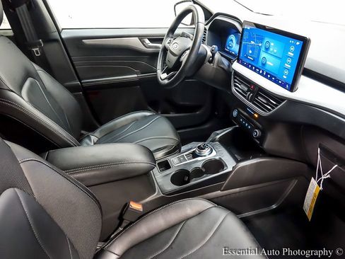 Used 2025 Ford Escape SE w/ PHEV Premium Package image 25