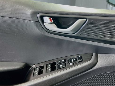 Used 2019 Hyundai Ioniq Electric FWD image 17