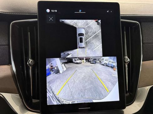 Certified 2025 Volvo XC90 T8 Plus w/ Protection Package Premier AWD/4WD image 7