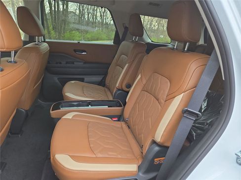New 2026 Nissan Pathfinder Platinum AWD/4WD image 13