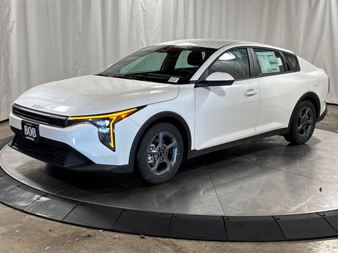 Certified 2026 Kia K4 FWD image 1