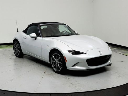 Used 2016 MAZDA MX-5 Miata Grand Touring RWD image 3