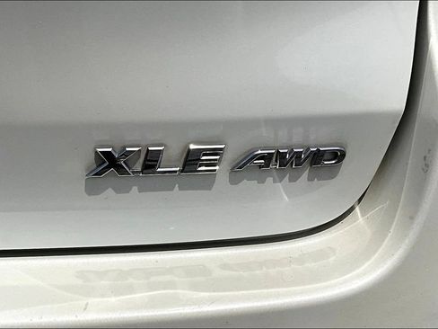 Used 2017 Toyota Highlander XLE w/ Carpet Mat Package AWD/4WD image 25
