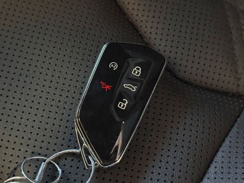 Used 2025 Volkswagen Atlas Cross Sport SE image 23