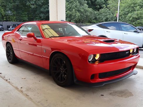 Used 2015 Dodge Challenger SRT Hellcat RWD image 3