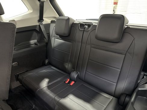 Used 2020 Volkswagen Tiguan SEL FWD image 28