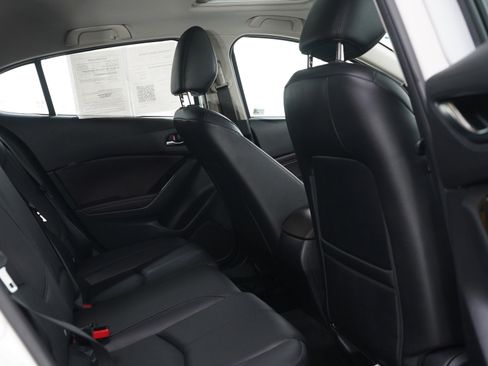 Used 2018 MAZDA MAZDA3 Touring FWD image 12