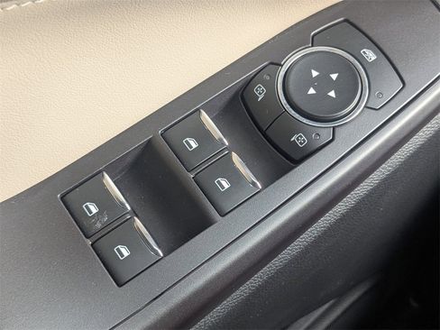 Used 2020 Ford Explorer XLT image 27