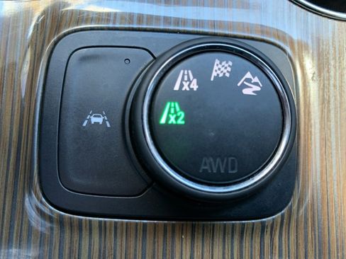 Used 2023 GMC Acadia SLE image 24