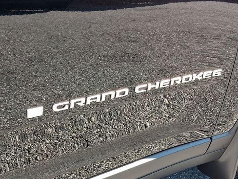 New 2025 Jeep Grand Cherokee Laredo w/ Luxury Tech Group I AWD/4WD image 12