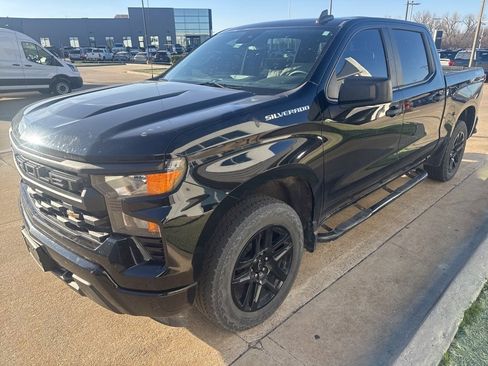 Used 2022 Chevrolet Silverado 1500 Custom image 3