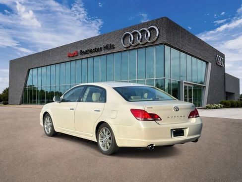 Used 2010 Toyota Avalon Limited FWD image 4